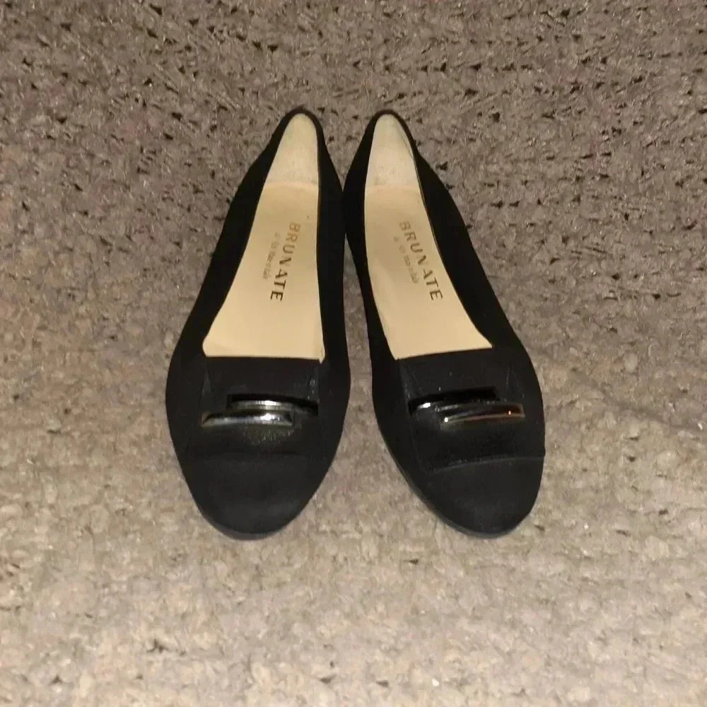 BRUNATE ITALY-Black Suede Classic-Low Heel-Metal Detail-Size 37.5/7-Near Mint - Picture 3 of 7
